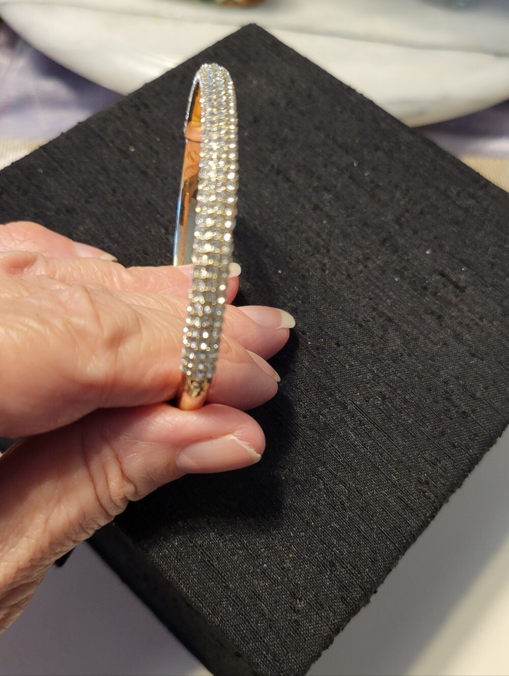 STUNNING GORGEOUS DKNY Crystal  Bracelet Like New